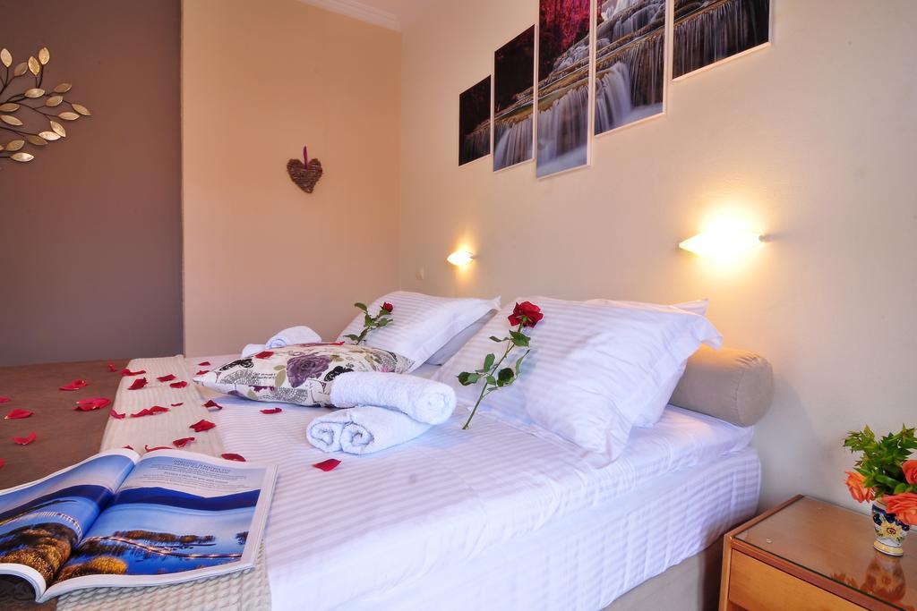 Rolandos Apartments Agios Gordios  Eksteriør billede