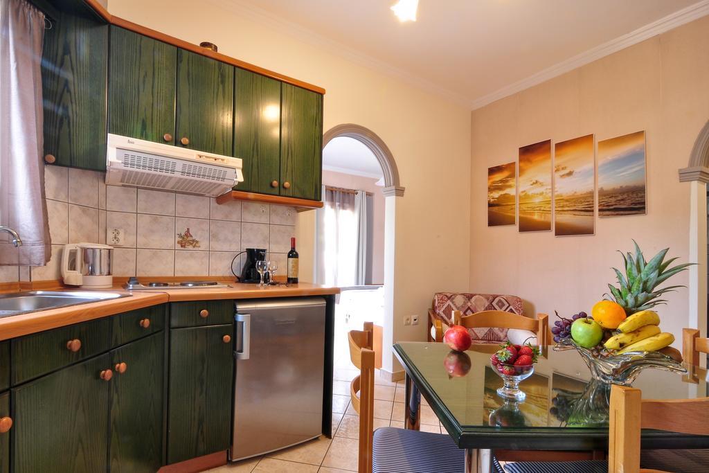 Rolandos Apartments Agios Gordios  Eksteriør billede
